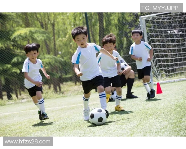 足球明星与孩子的欢乐时光父爱如山的温馨瞬间 足球明星与孩子的欢乐时光父爱如山的温馨瞬间