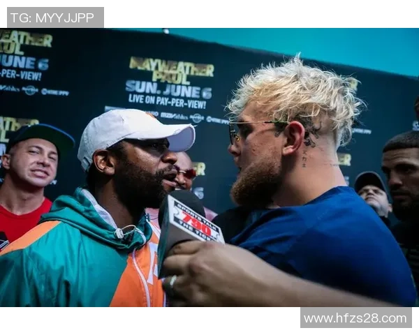 足球明星如何通过社交媒体和场外活动进行球员间的交流与合作