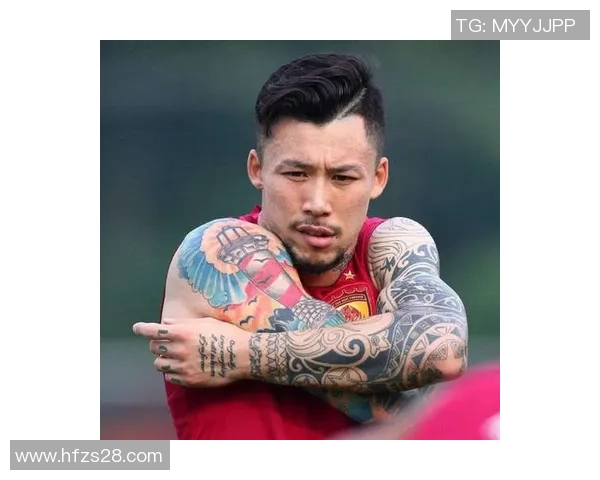 足球明星的纹身图案引发热议网友称其设计实在太丑了